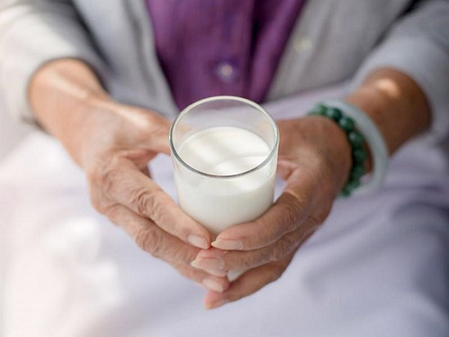 Sữa là nguồn dinh dưỡng thiết thực nhất cho người bệnh ung thư